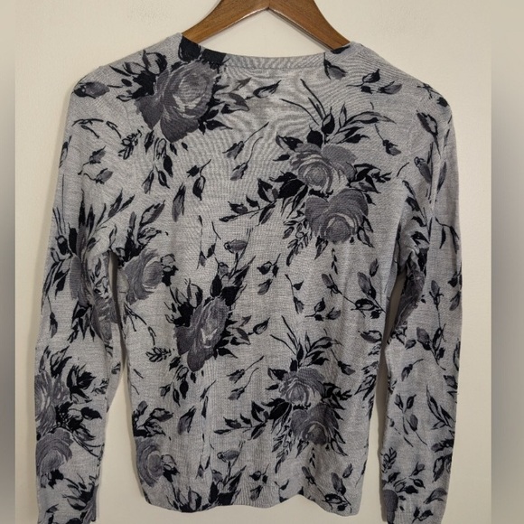 Talbots Gray Pure Merino Soft Wool Lux Floral Button Down Cardigan Sweater EUC - Picture 6 of 8